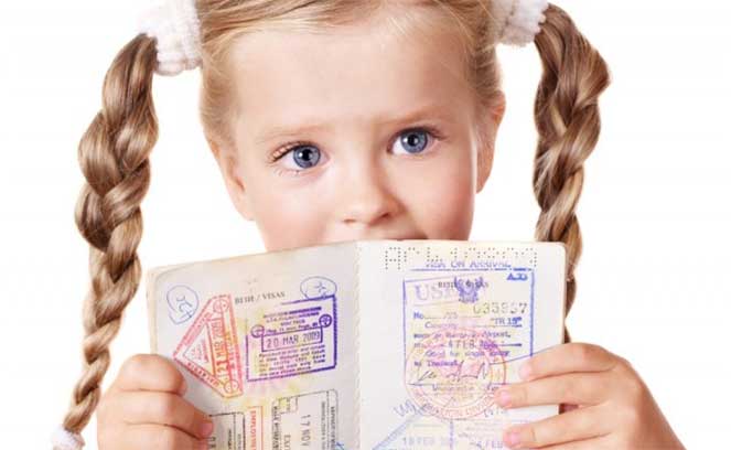 Ребенок с загранпаспортом