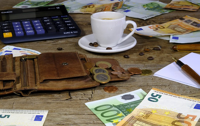 Польские деньги на столе