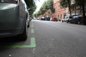 Зеленая линия парковки в Испании