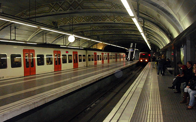 Станция метро в Барселоне