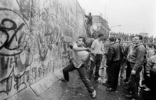 Разрушение Берлинской стены
